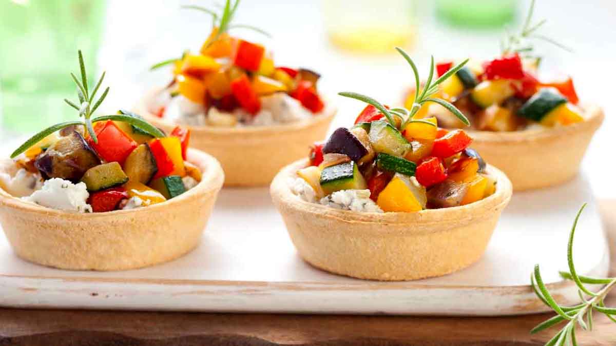 mini-quiches aux légumes et au fromage