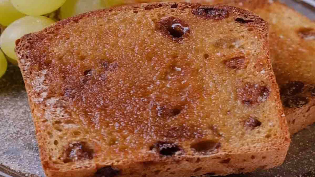 pain aux raisins secs et à la cannelle
