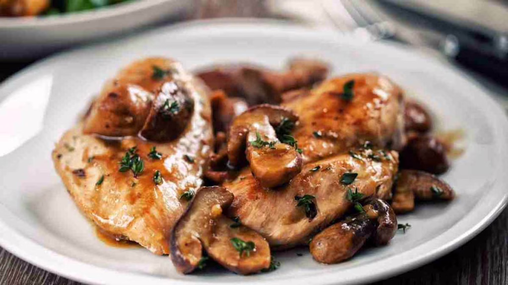 escalopes de poulet aux champignons tendres