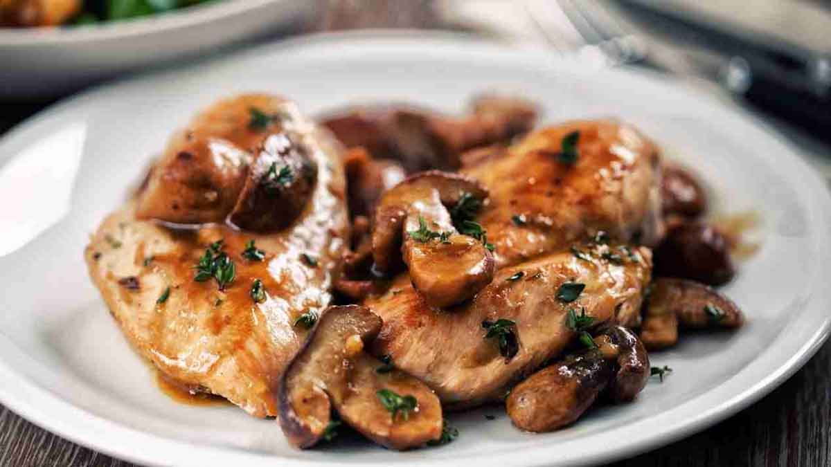 escalopes de poulet aux champignons tendres