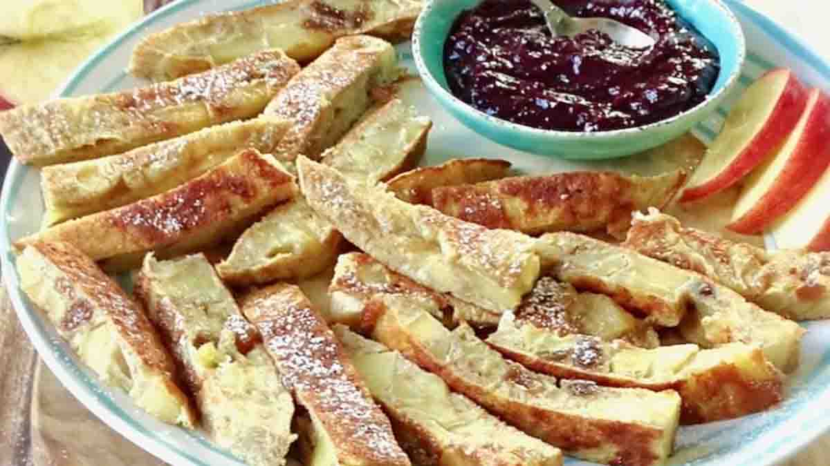 omelette sucrée aux pommes et raisins secs