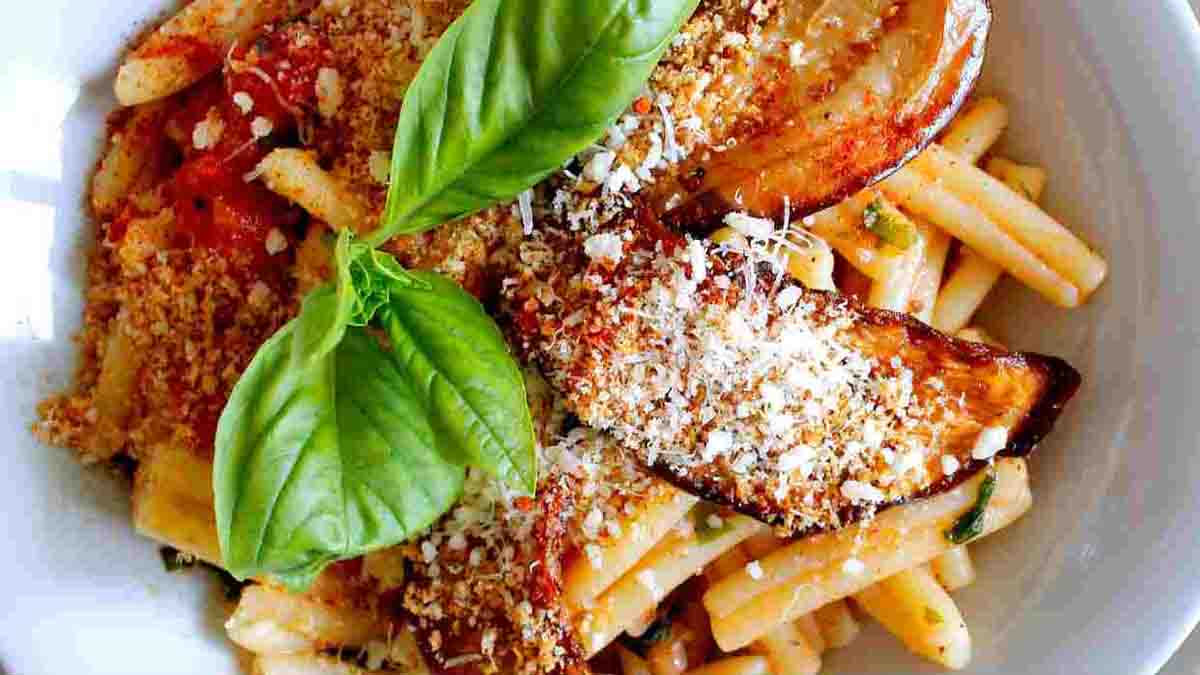 pâtes siciliennes à la ricotta et aux aubergines