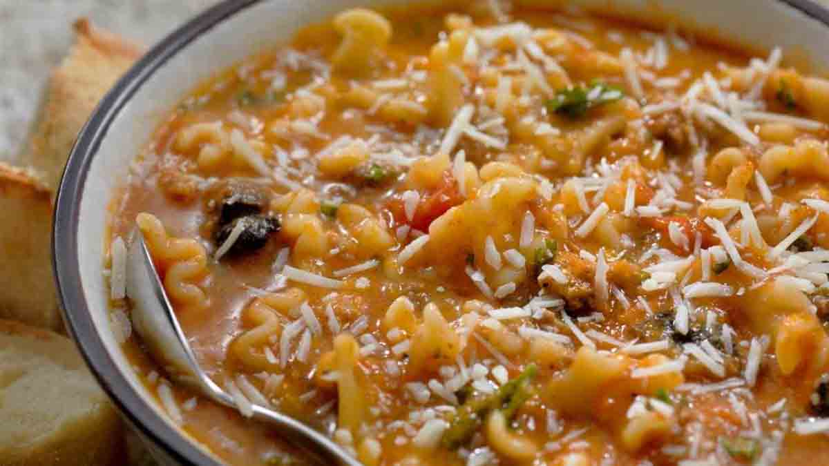 soupe gitane avec de la sauce tomate