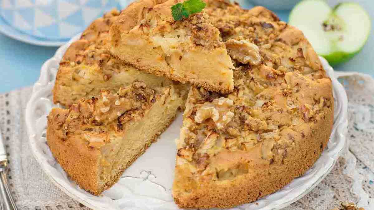 tarte aux pommes au lait chaud et aux noix