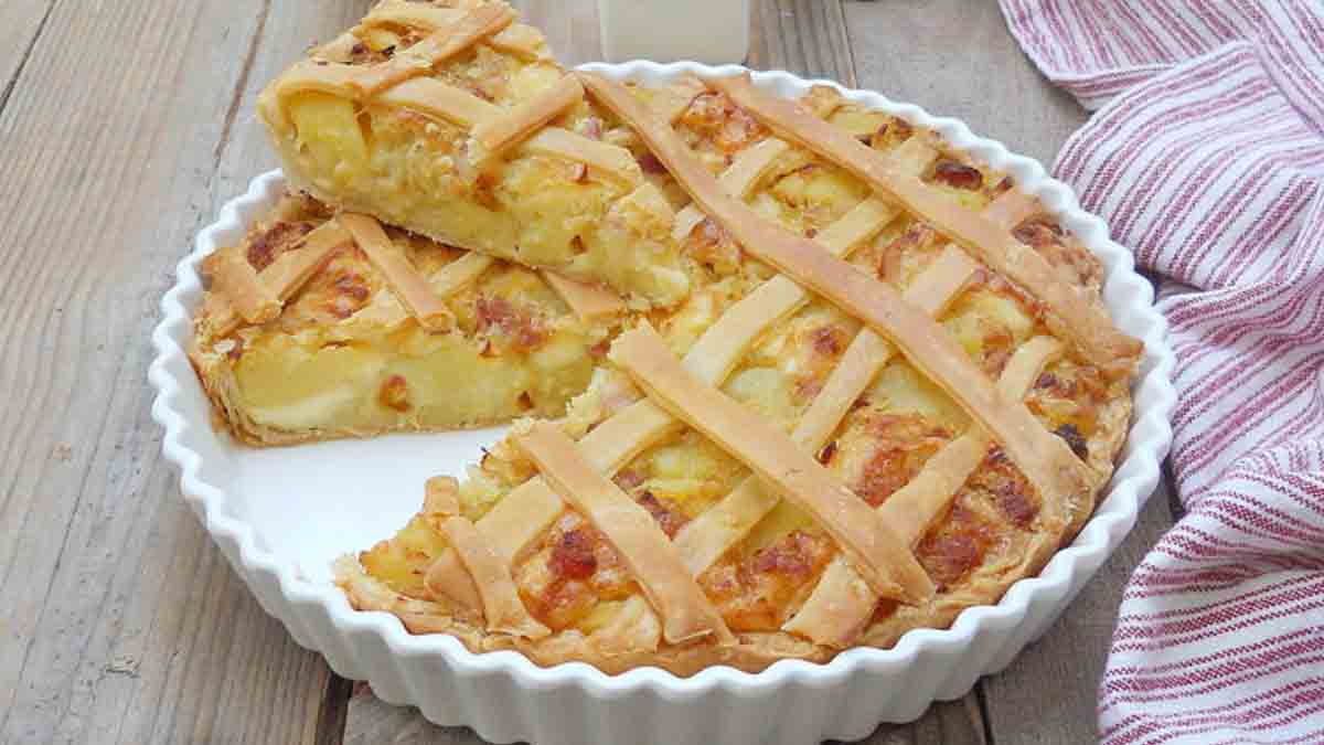 tarte salée aux poireaux et pommes de terre avec du bacon