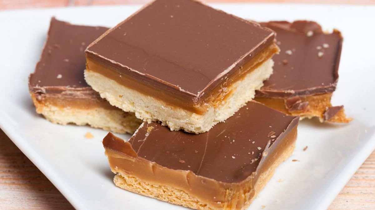 biscuits sablés enrobés de caramel et de chocolat