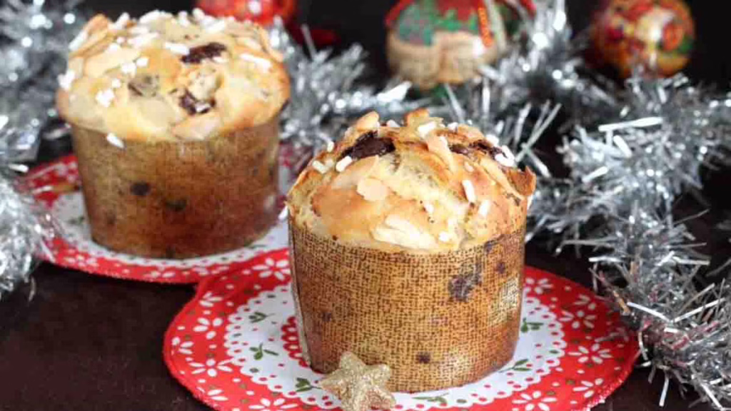 brioches aux poires et chocolat parsemées d'amandes
