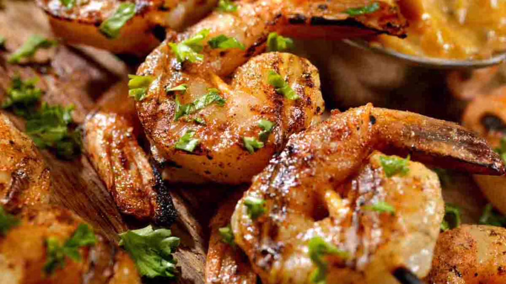 brochettes de crevettes grillées et très juteuses