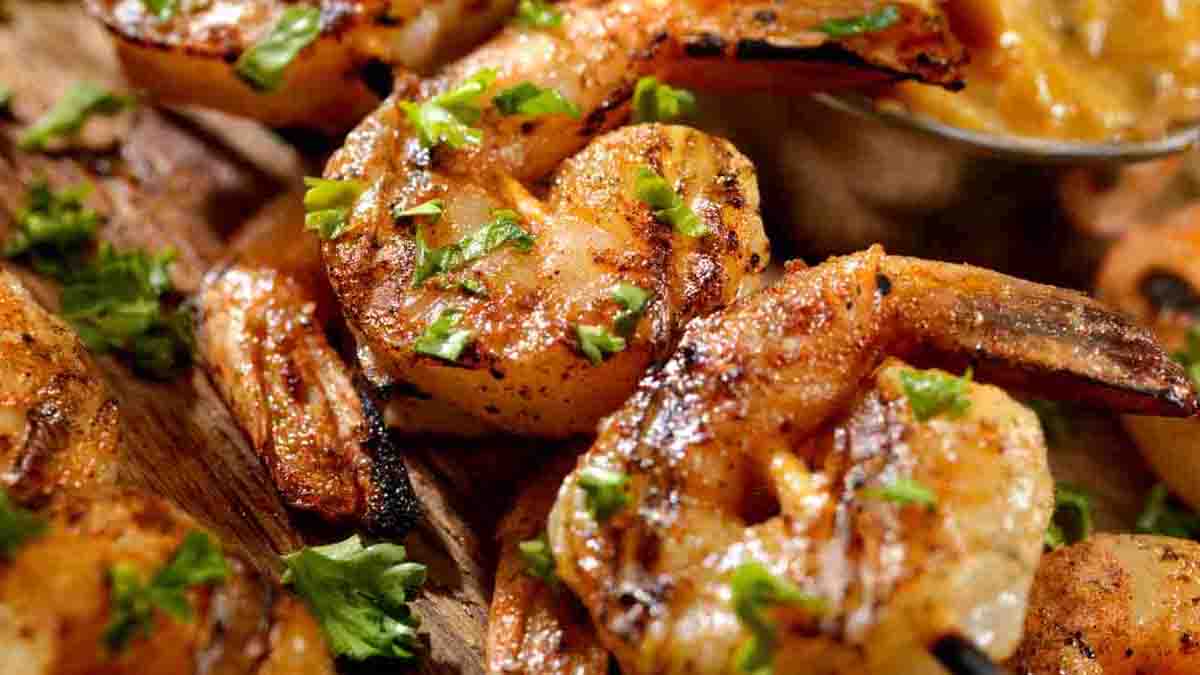 brochettes de crevettes grillées et très juteuses