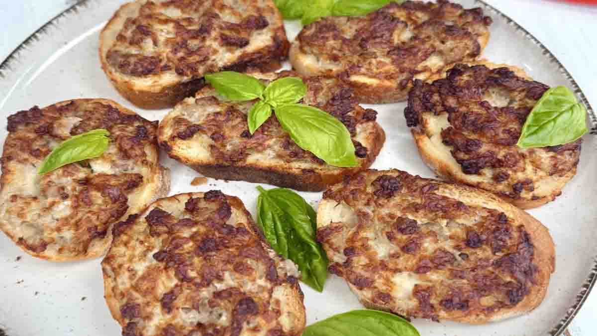bruschettas à la saucisse et au fromage stracchino