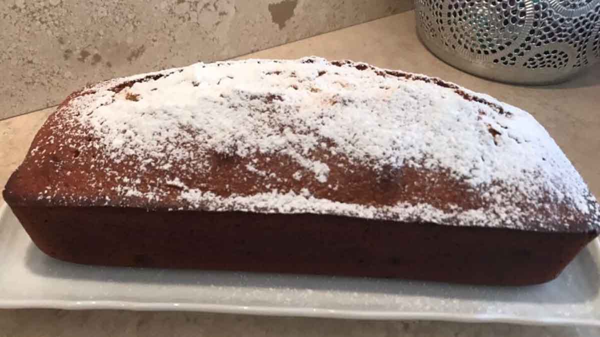 cake au yaourt grec et aux cerises confites
