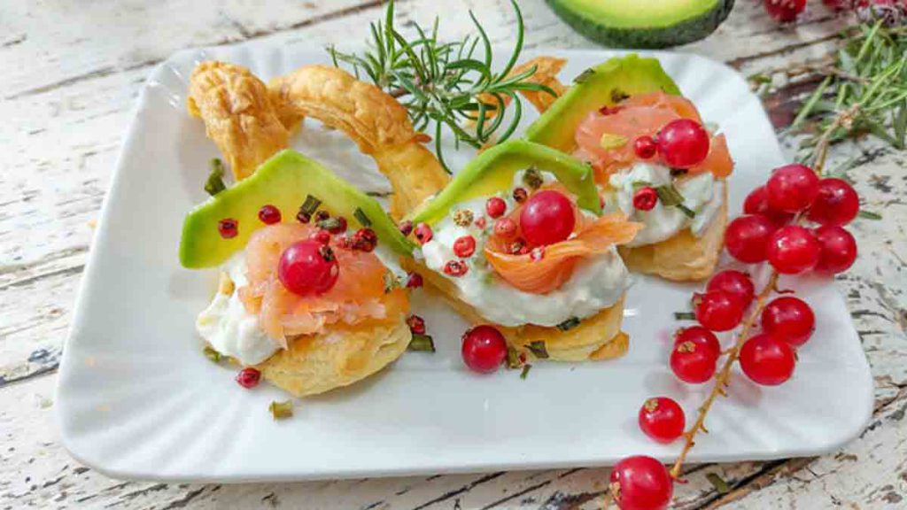 cuillères feuilletées au saumon et à l’avocat