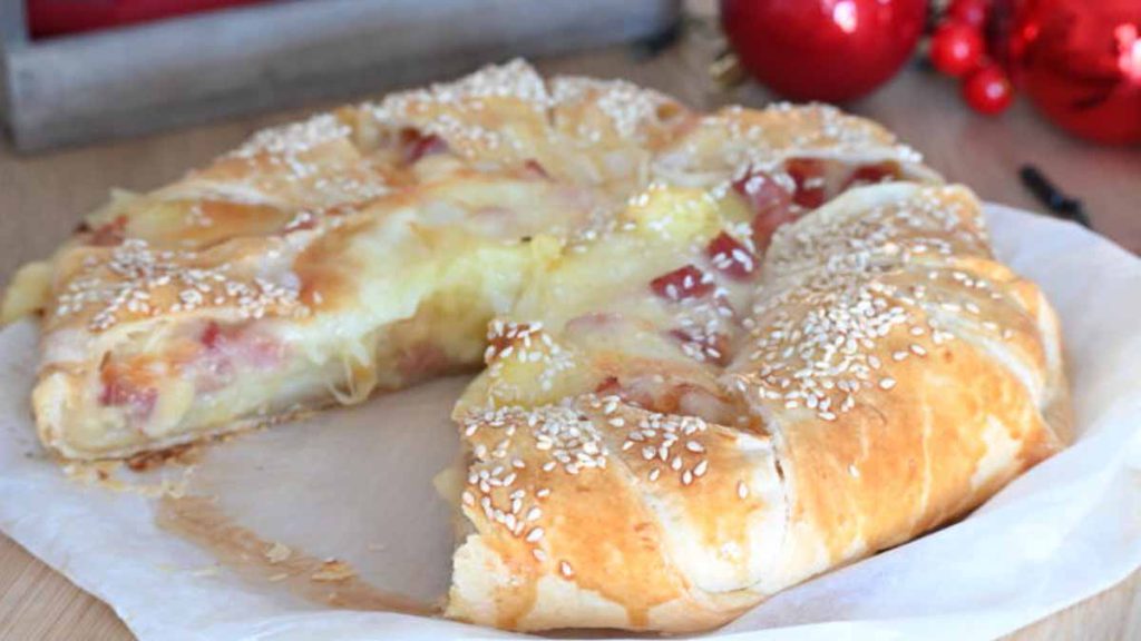 étoile de pâte feuilletée farcie de pommes de terre au jambon fromage