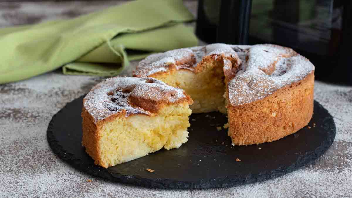 gâteau moelleux à la crème anglaise à l'Air Fryer