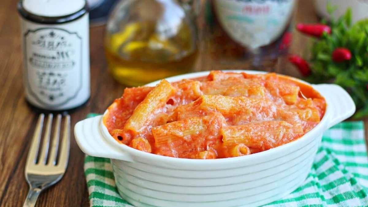 gratin de pâtes à la sauce tomate et béchamel