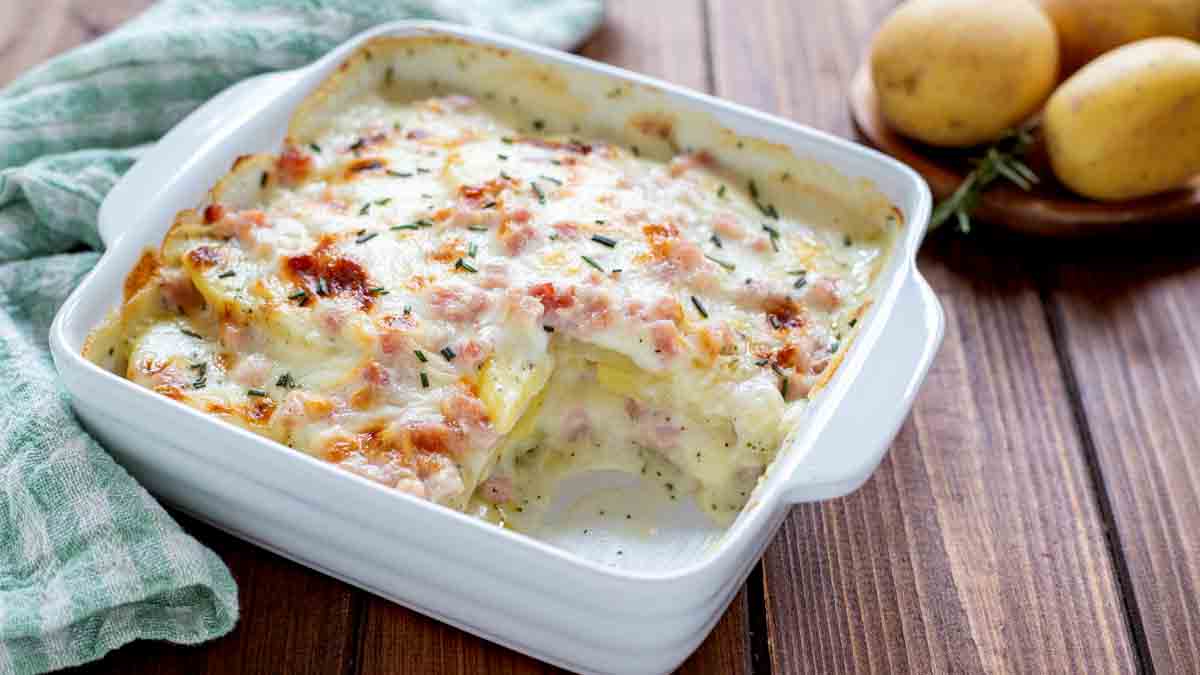 gratin de pommes de terre au jambon fromage arrosé de sauce béchamel