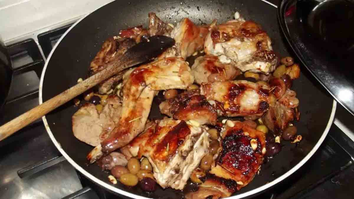 lapin poêlé aux herbes aromatiques et au vin blanc sec