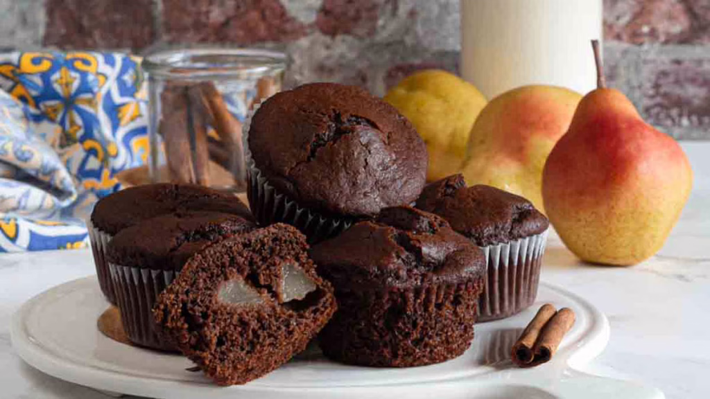 muffins tout choco aux morceaux de poire moelleux