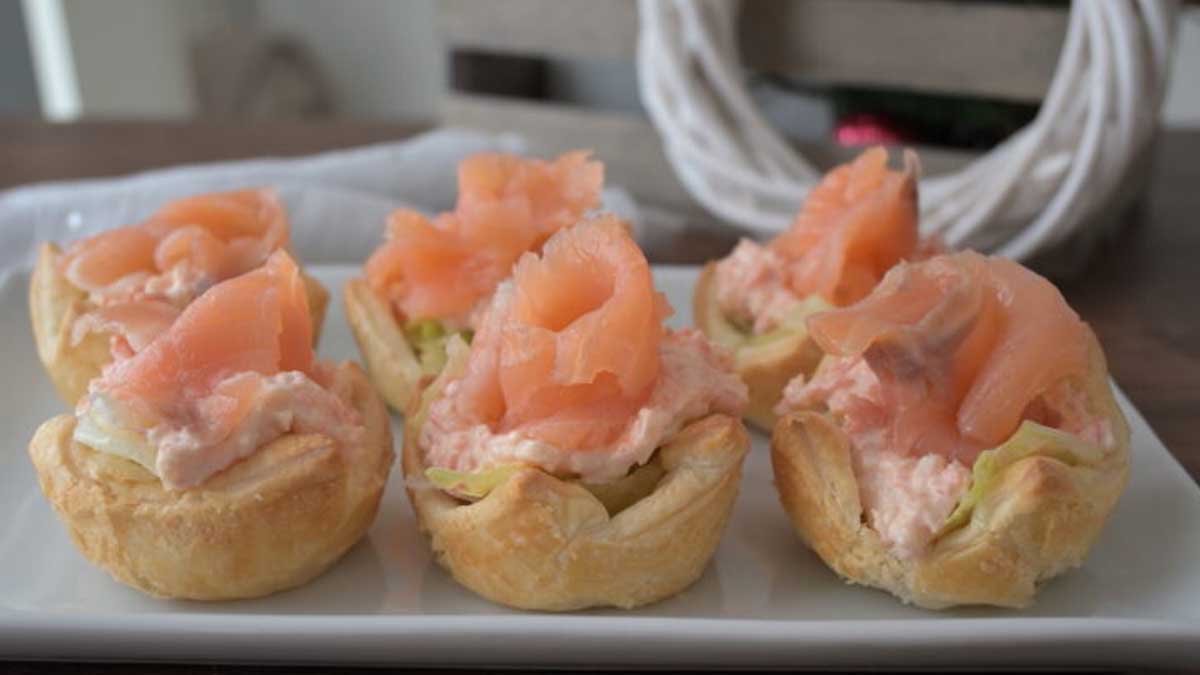 paniers de pâte feuilletée au saumon et au fromage frais