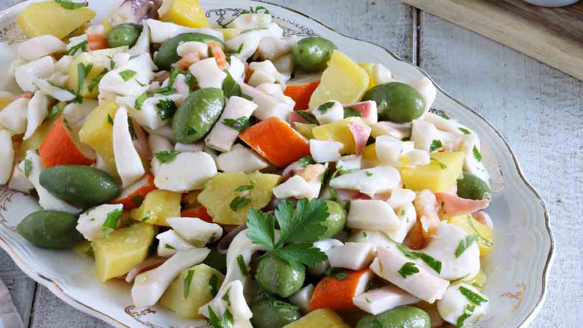salade de fruits de mer aux pommes de terre méditerranéenne