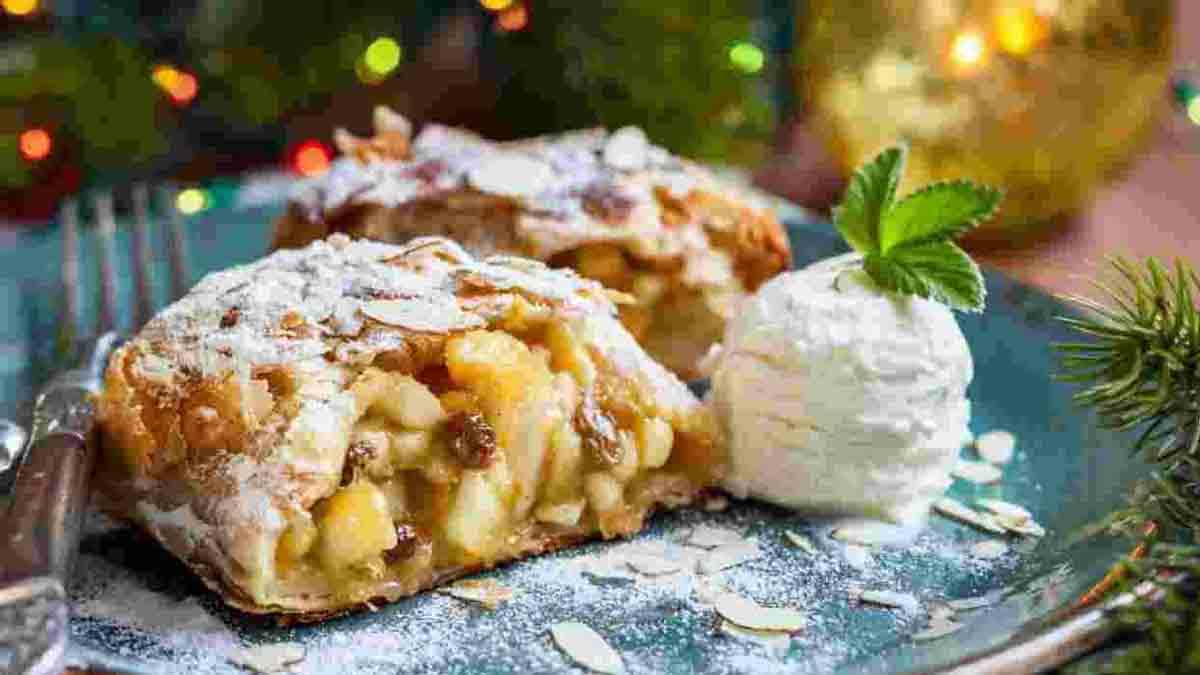 strudel accompagné de glace à la vanille