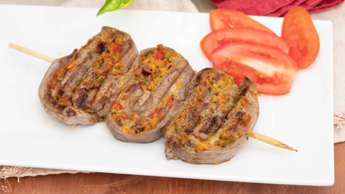 brochettes de viande de bœuf roulé