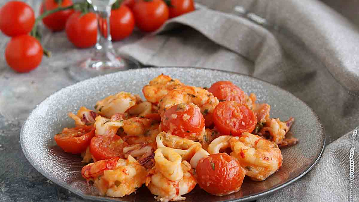 calamars et crevettes au four aux tomates cerises