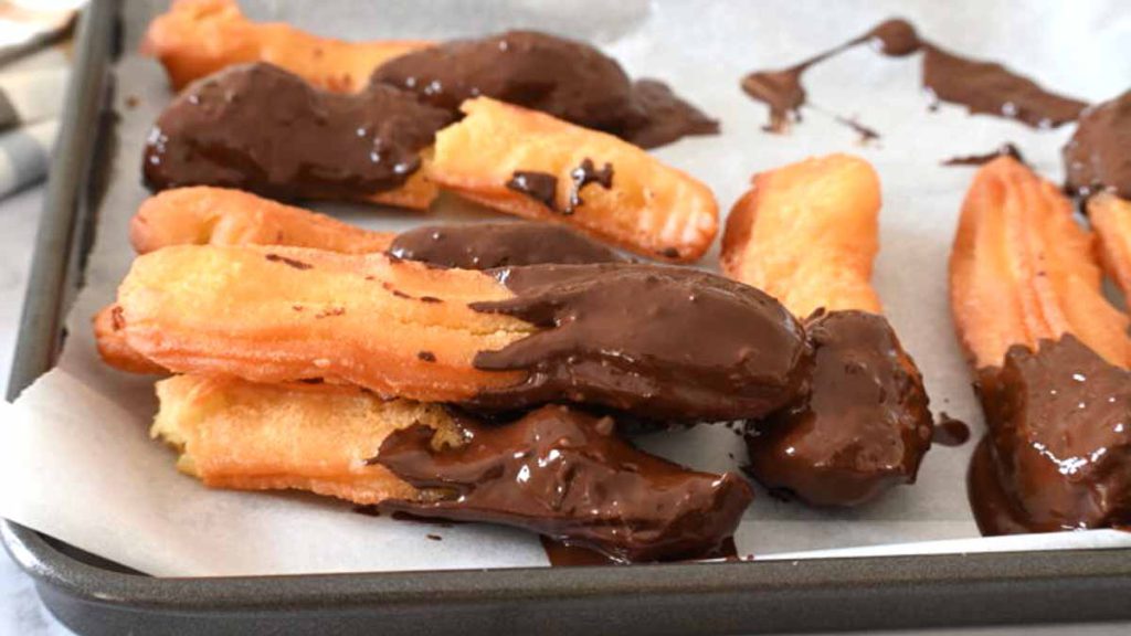 churros avec sa crème au chocolat