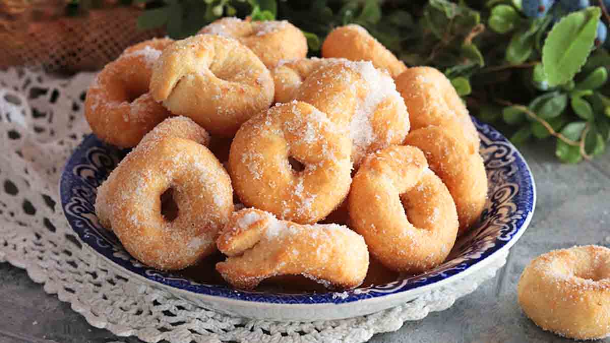 beignets frits parfumés au citron de Carnaval