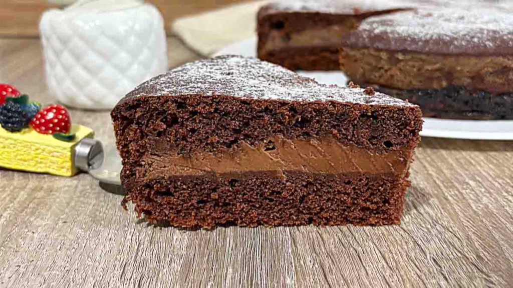 gâteau au cacao avec un cœur au chocolat
