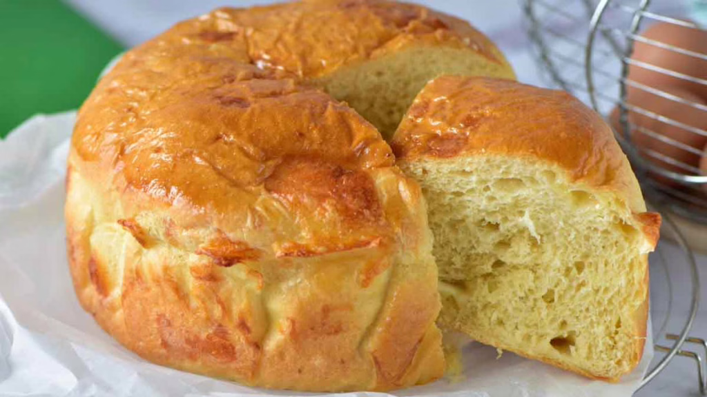 gâteau salé au fromage au fromage et à la charcuterie