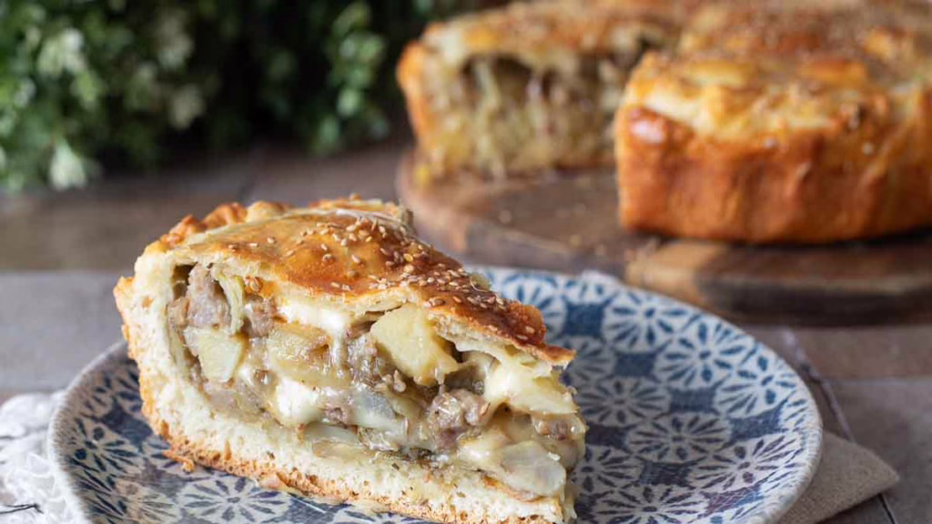 tarte salée aux artichauts avec pommes de terre et saucisse