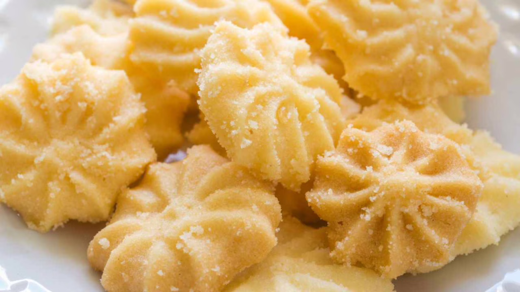 À présent, je fais les biscuits au beurre selon le livre de recettes de ma grand-mère, loin des recettes courantes de pâte sablée !