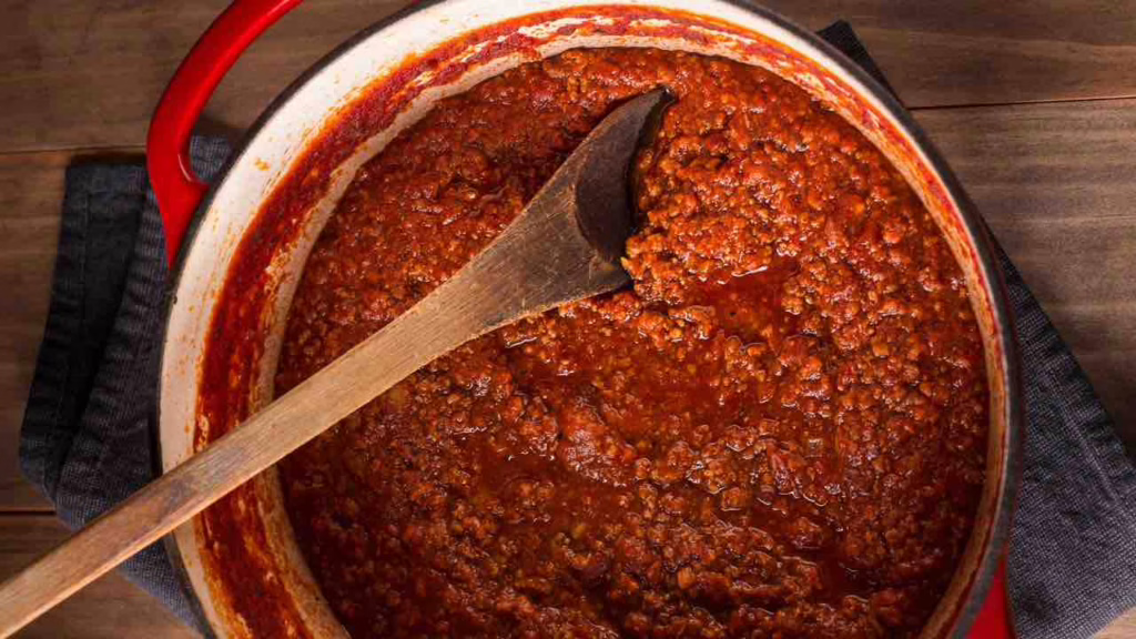 Chaque année, je m'y prends une semaine à l'avance : je prépare le ragoût de Pâques et des lasagnes si délicieuses que mes sœurs viennent de toute la France pour les déguster.