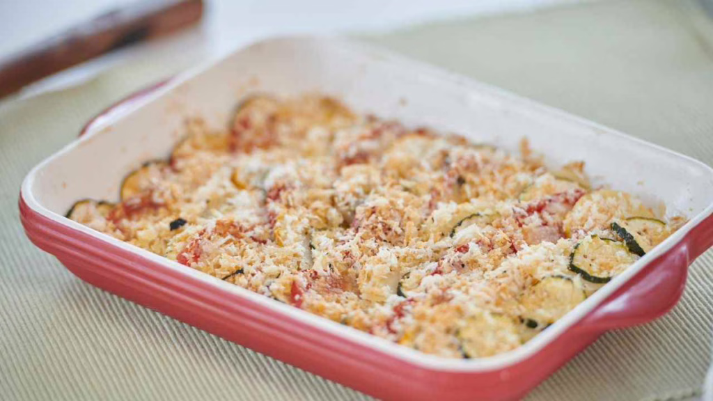 Courgettes gratinées au four : une alternative créative et savoureuse à la parmigiana classique qui a séduit tous les palais!