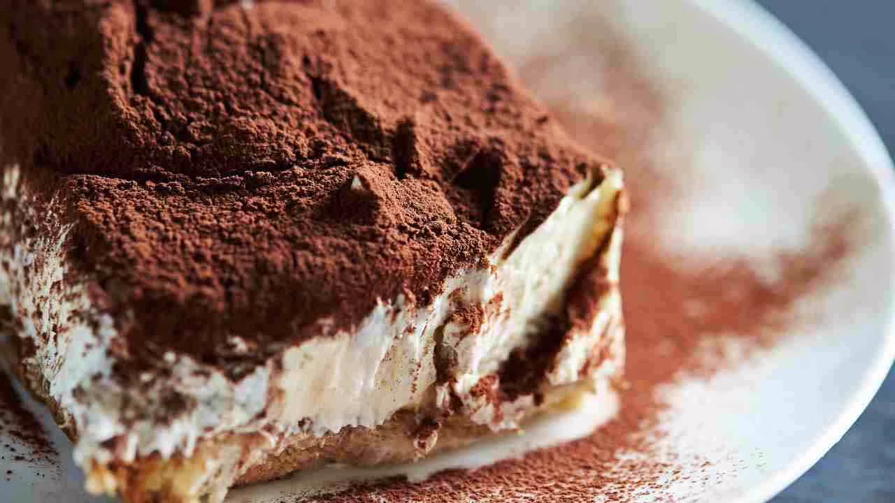 Découvrez comment réaliser un tiramisù sans œufs : un mascarpone prêt en 5 minutes pour une légèreté renversante, absolument irrésistible !