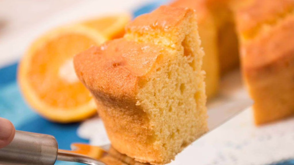 Délicieux gâteau à l'orange au mixeur : seulement 2 oranges entières nécessaires, prêt en quelques minutes pour le goûter