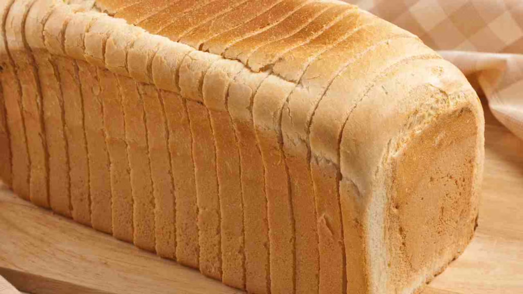Fabriqué à la maison, une tout autre expérience : ce pain de mie est si moelleux qu'il évoque un nuage et reste tendre pendant des jours.