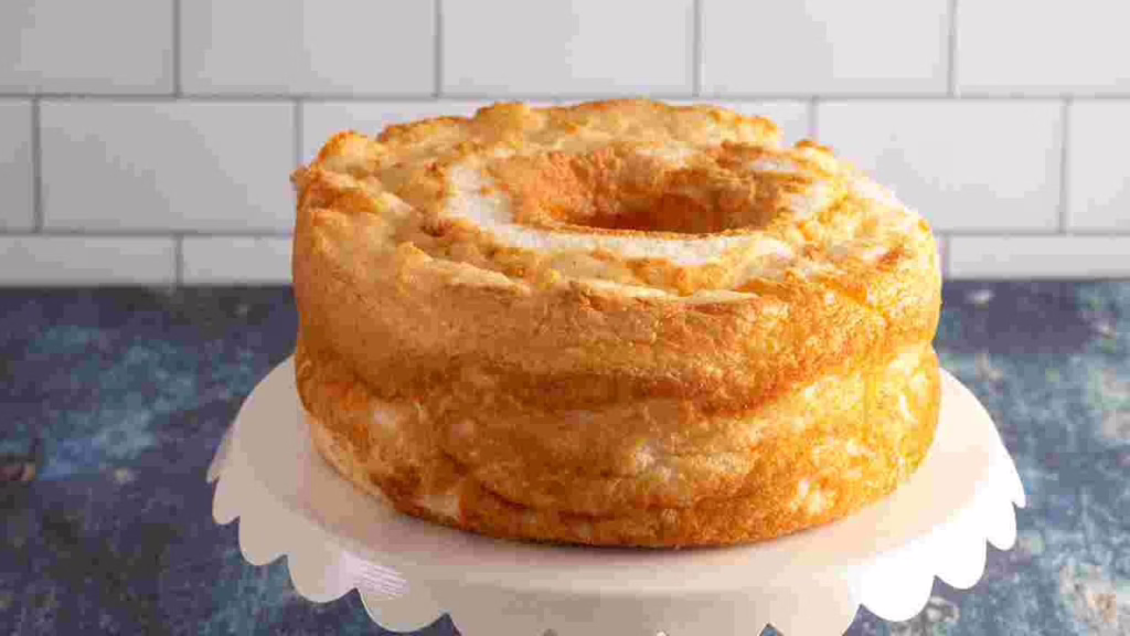Gâteau des Anges à l'Américaine, une douceur aérienne faite uniquement de blancs d'œufs : si léger que deux tranches n'auront jamais été aussi faciles à déguster.