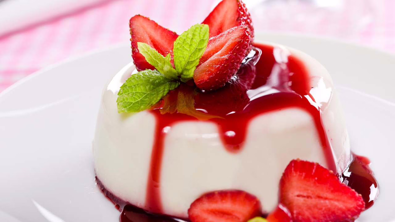 J'ai découvert mon intolérance au lactose, mais je ne renonce pas à la panna cotta : voici ma version sans compromis, tout aussi délicieuse que la recette traditionnelle.
