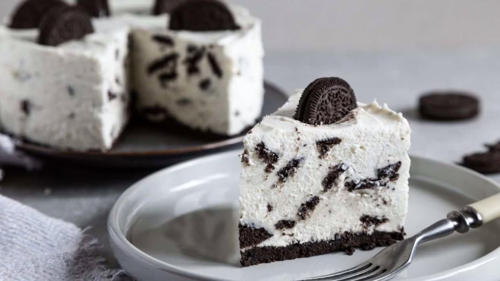 Les biscuits Oreo se métamorphosent en un cheesecake incroyable : cette recette me vaut des éloges même lors des anniversaires !