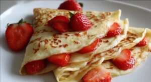 Avec 3 ingrédients seulement, ces crêpes aux fraises sont à tomber