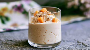 Crème glacée au melon en 5 minutes seulement 3 ingrédients pour un dessert d'été crémeux et irrésistible