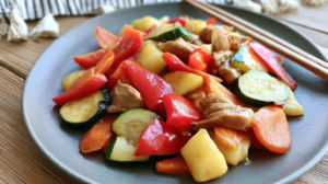 Gnocchis de riz sautés aux légumes et au poulet un plat asiatique gourmand qui change tout