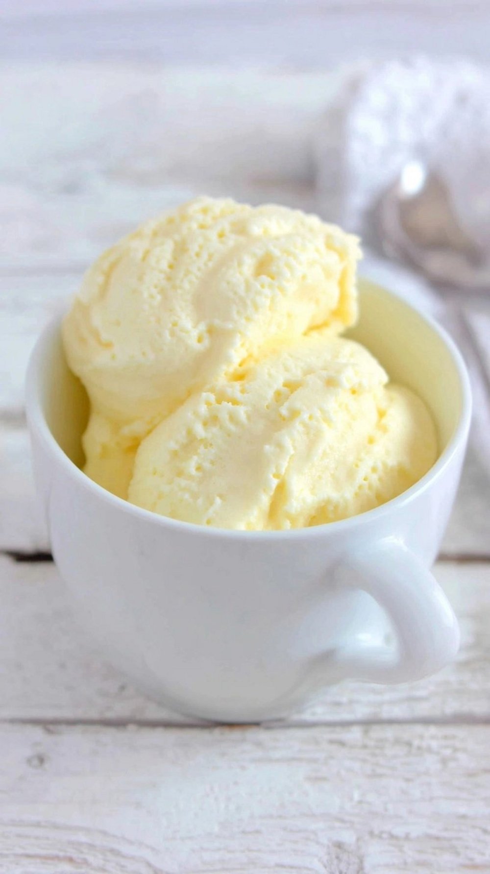 Mousse au citron crémeuse et aérienne prête en 5 minutes le dessert rafraîchissant parfait pour clore un repas d'été