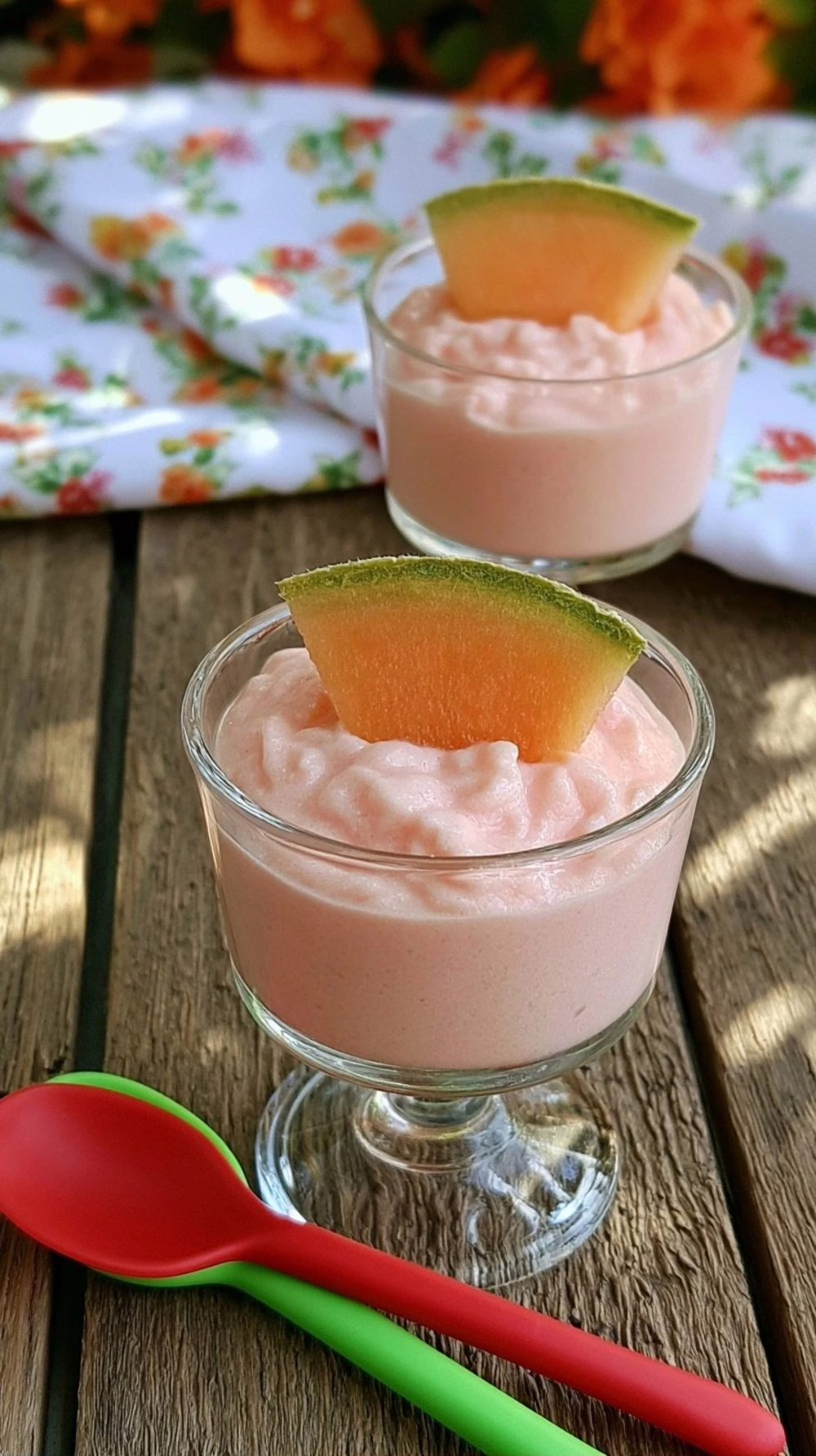 Mousse au melon fraîche et aérienne le dessert d'été prêt en quelques minutes