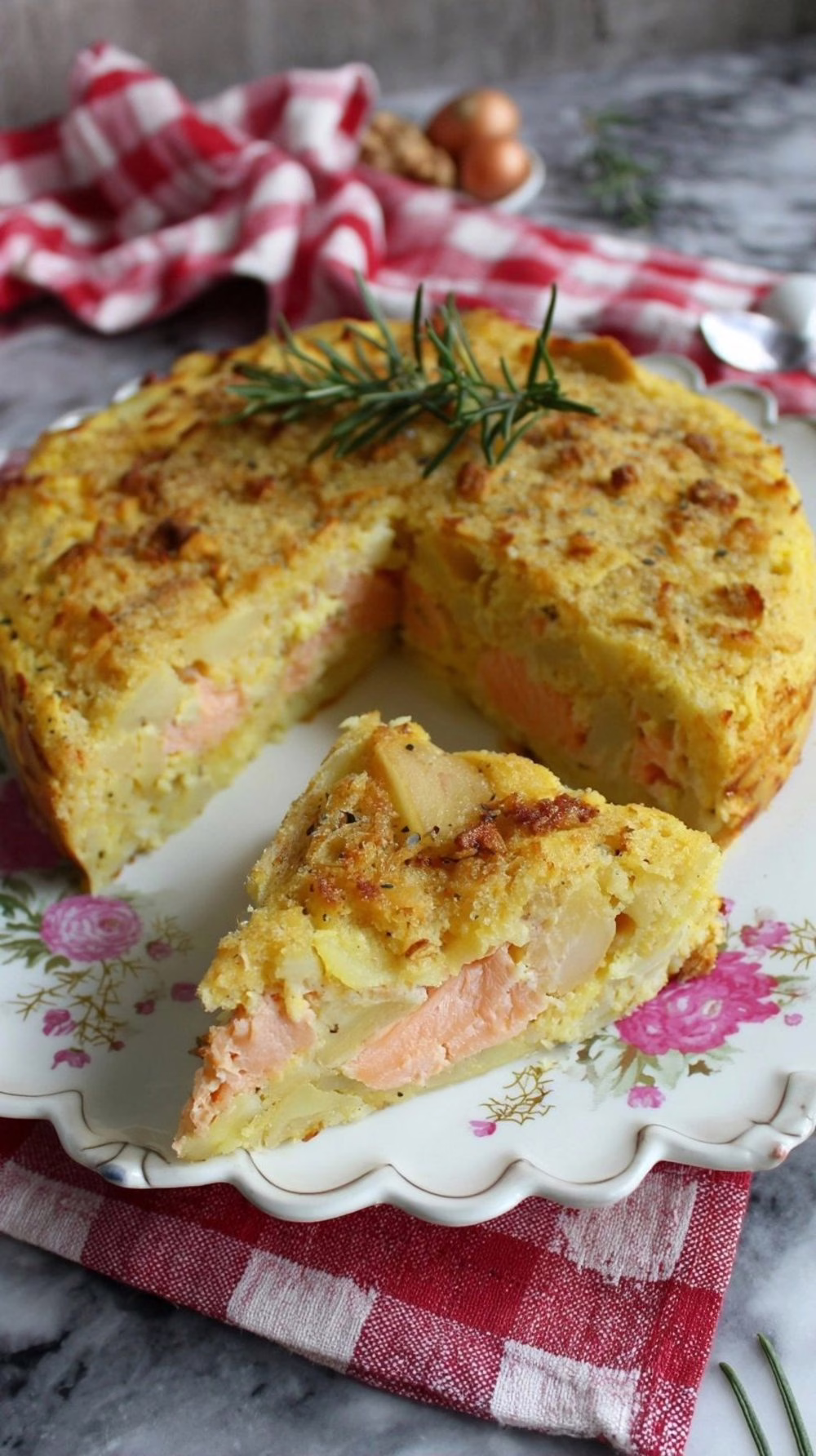 Sbriciolata salée aux pommes de terre et saumon fondant l'alternative créative au gratin qui séduit tous les palais