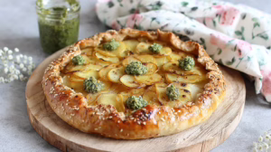 Tarte salée aux pommes de terre et pesto à la genovese croustillante et fondante l'apéritif parfait pour recevoir