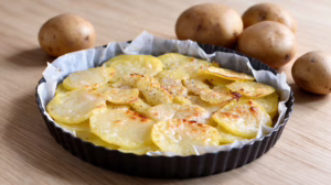 Gratin de pommes de terre croustillant et fondant, l'accompagnement qui fait l'unanimité